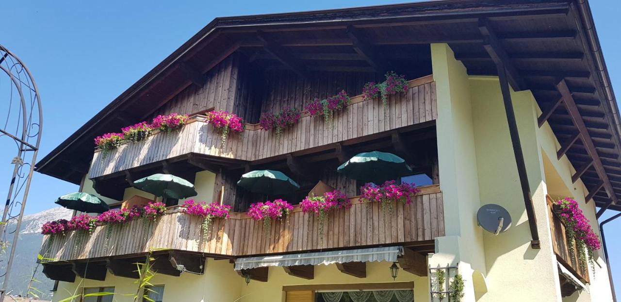 Gaestehaus Schoeneweiss Ehrwald Dış mekan fotoğraf